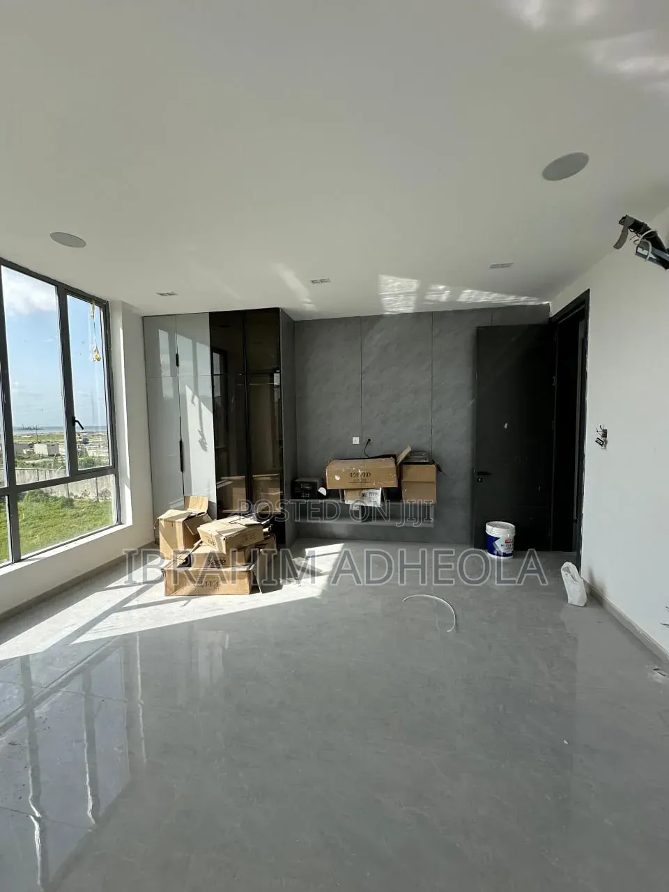 5bdrm Duplex in Parkview for sale