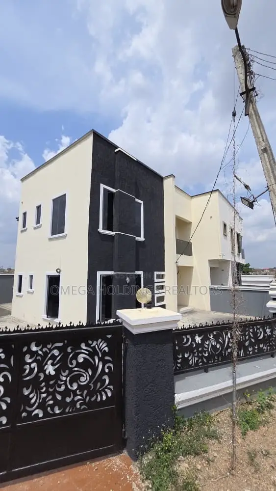 3bdrm Duplex in Carlton Gate, Akobo for sale