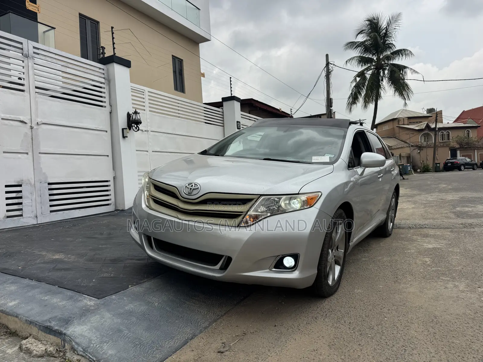 Toyota Venza XLE 2012 Silver