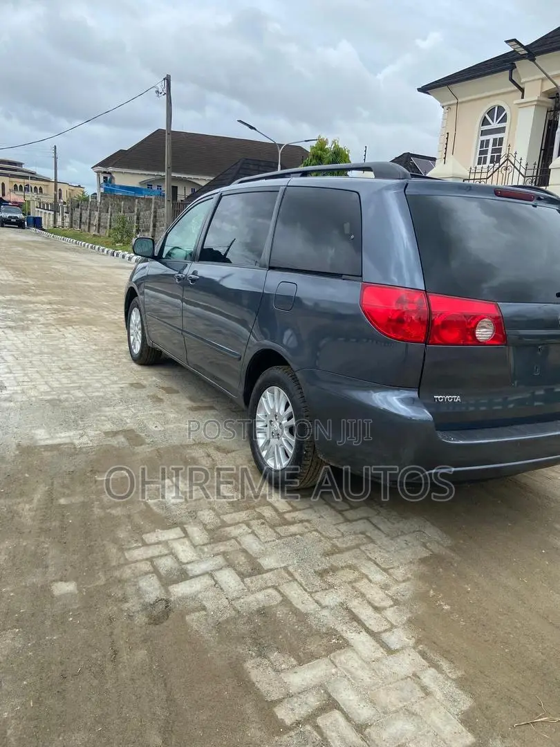 Toyota Sienna 2007 Gray