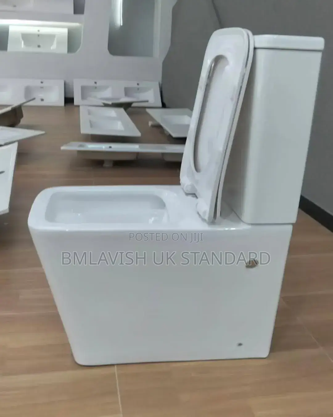 Executive Uk Standard. Water Closet Set