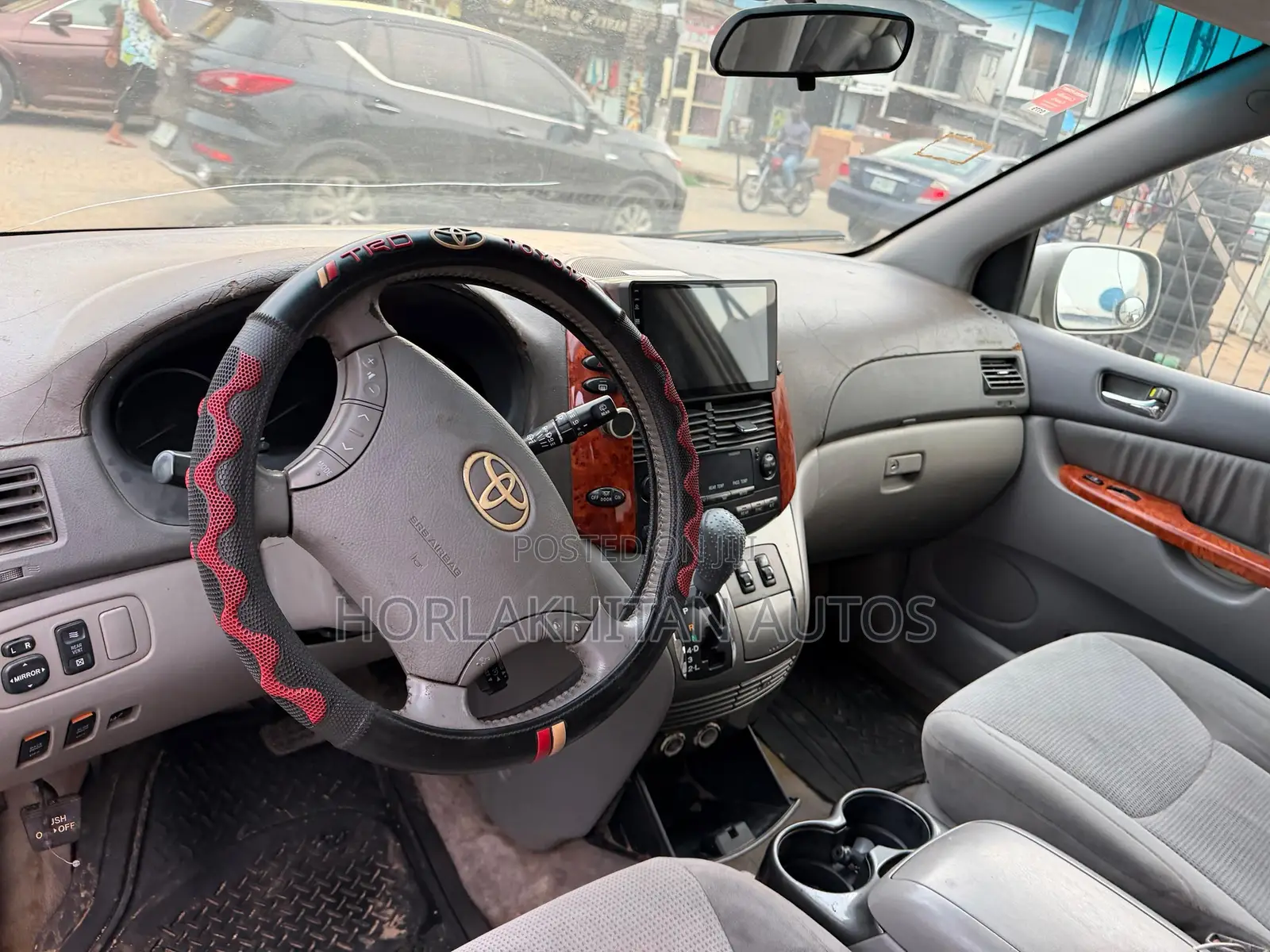 Toyota Sienna XLE 2022 Gold