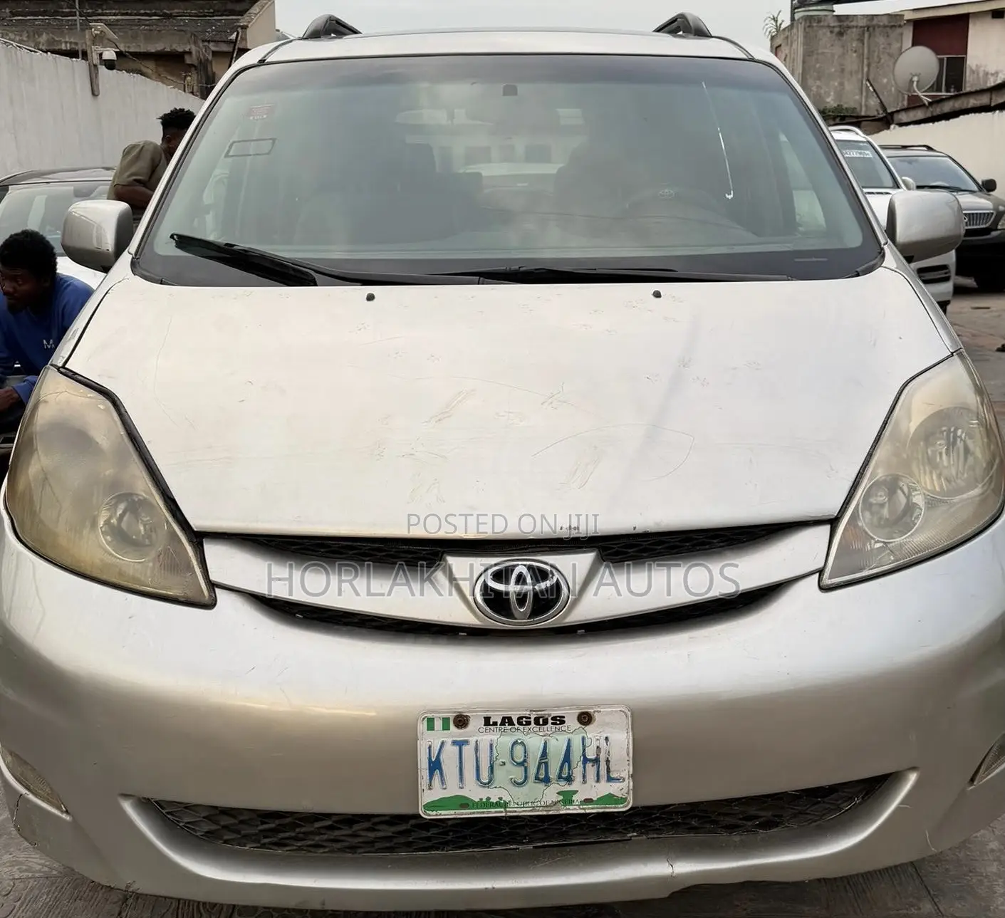 Toyota Sienna XLE 2022 Gold