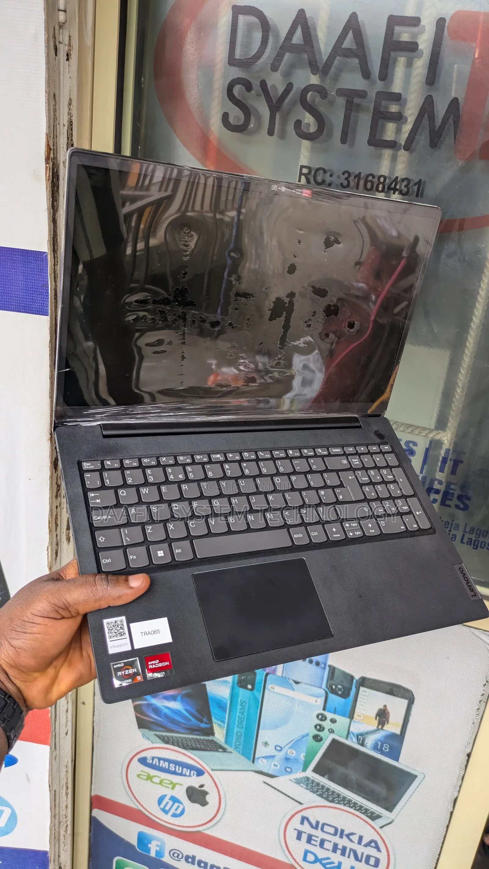 Laptop Lenovo V15 8GB AMD Ryzen 5 SSD 256GB