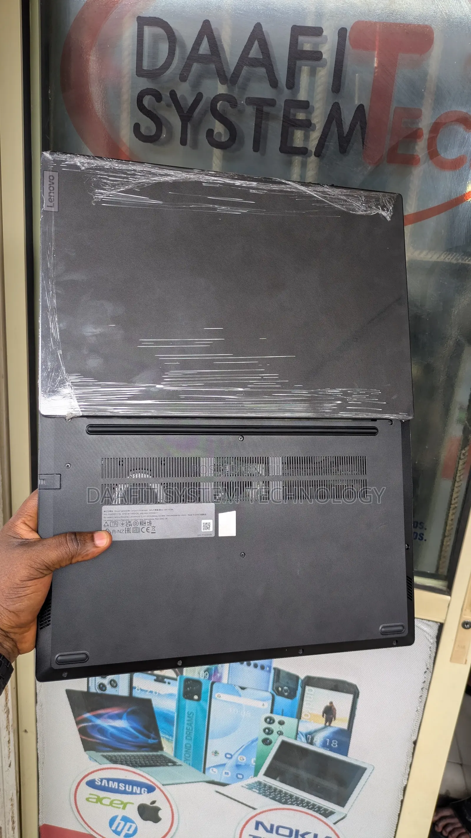 Laptop Lenovo V15 8GB AMD Ryzen 5 SSD 256GB