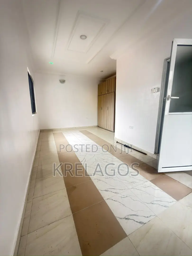 2bdrm Apartment in Lekki Phase 1 for rent