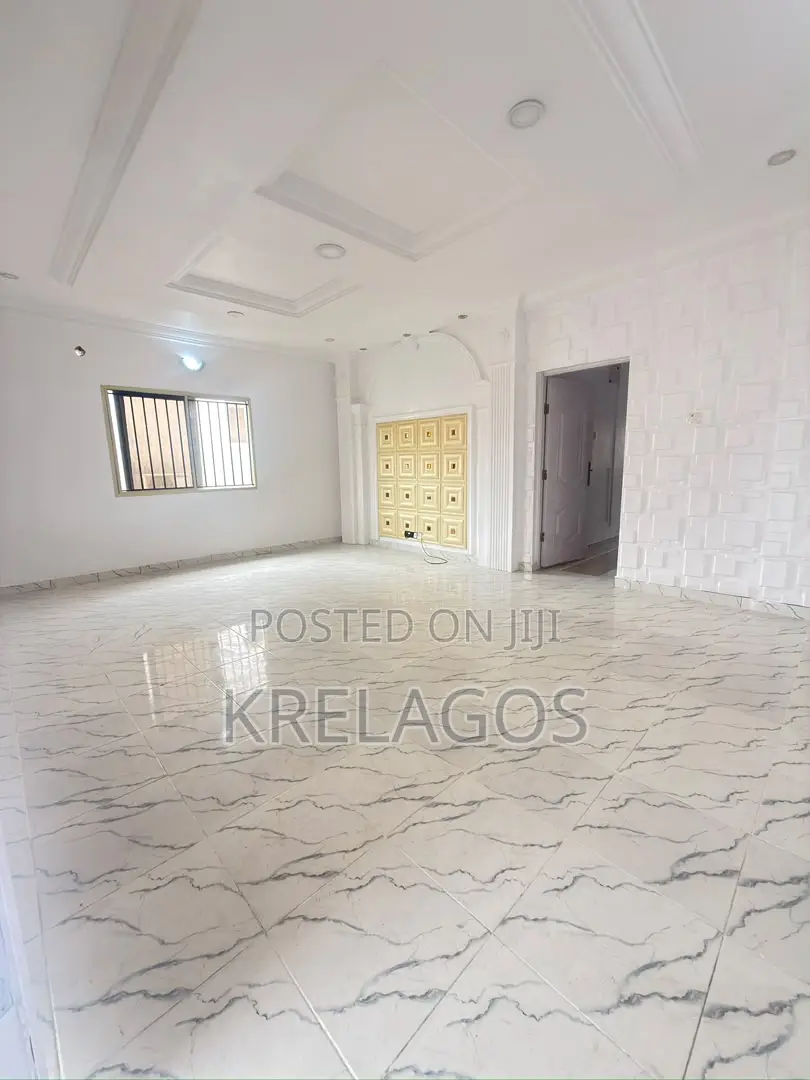 2bdrm Apartment in Lekki Phase 1 for rent