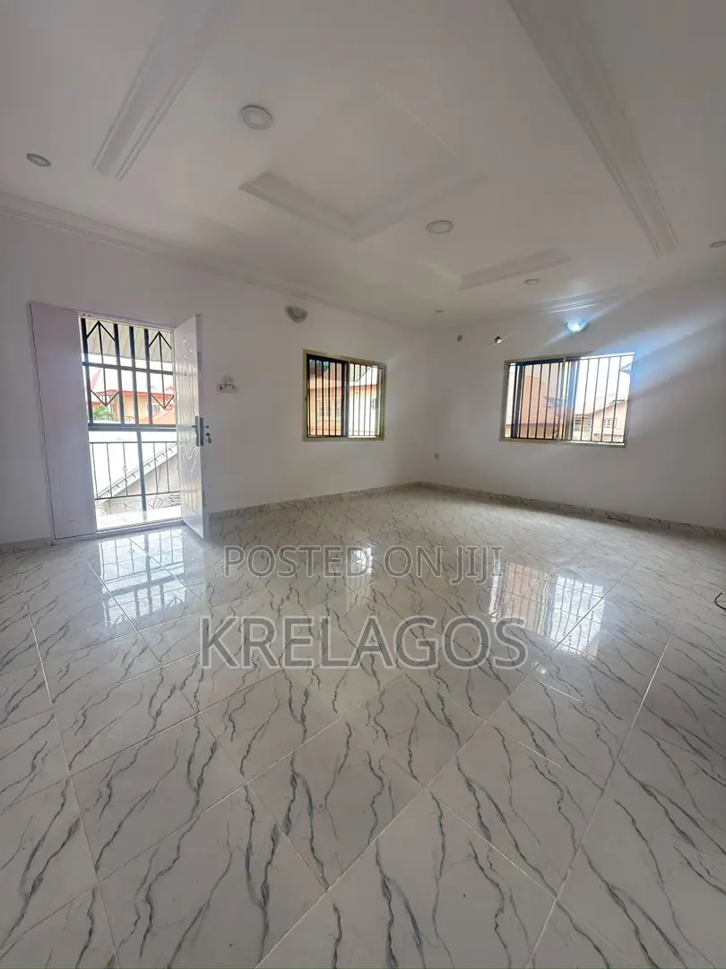 2bdrm Apartment in Lekki Phase 1 for rent