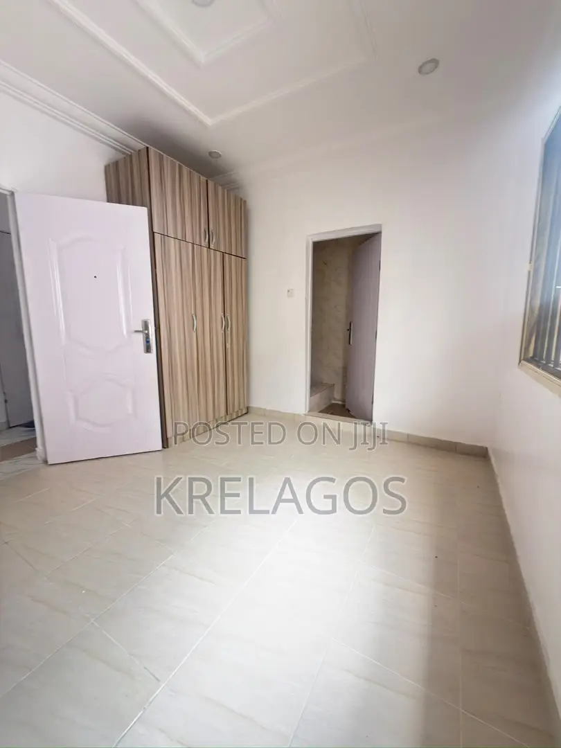 2bdrm Apartment in Lekki Phase 1 for rent