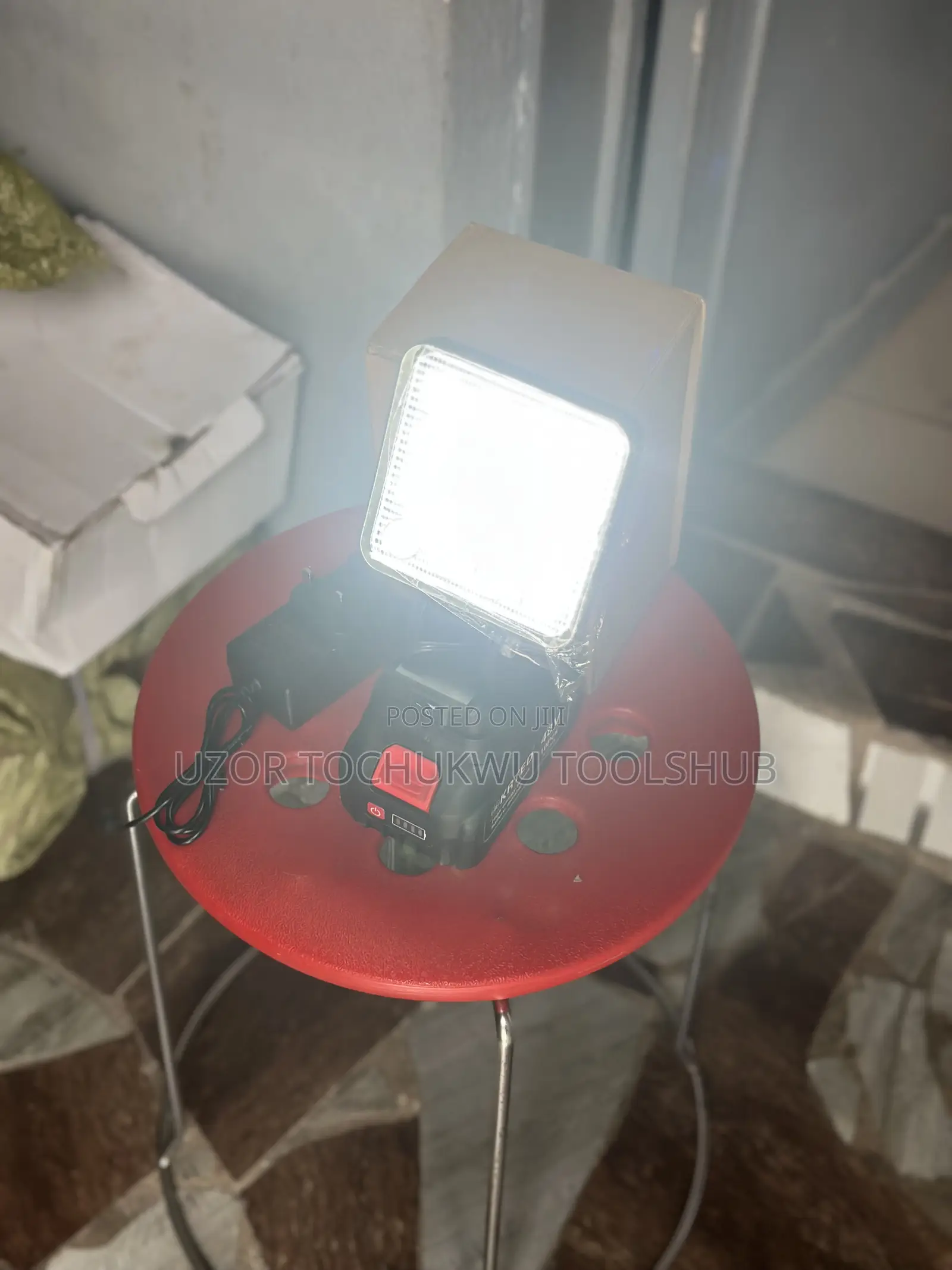 Cordless Rechargeable Led Work Light With Battery Charger