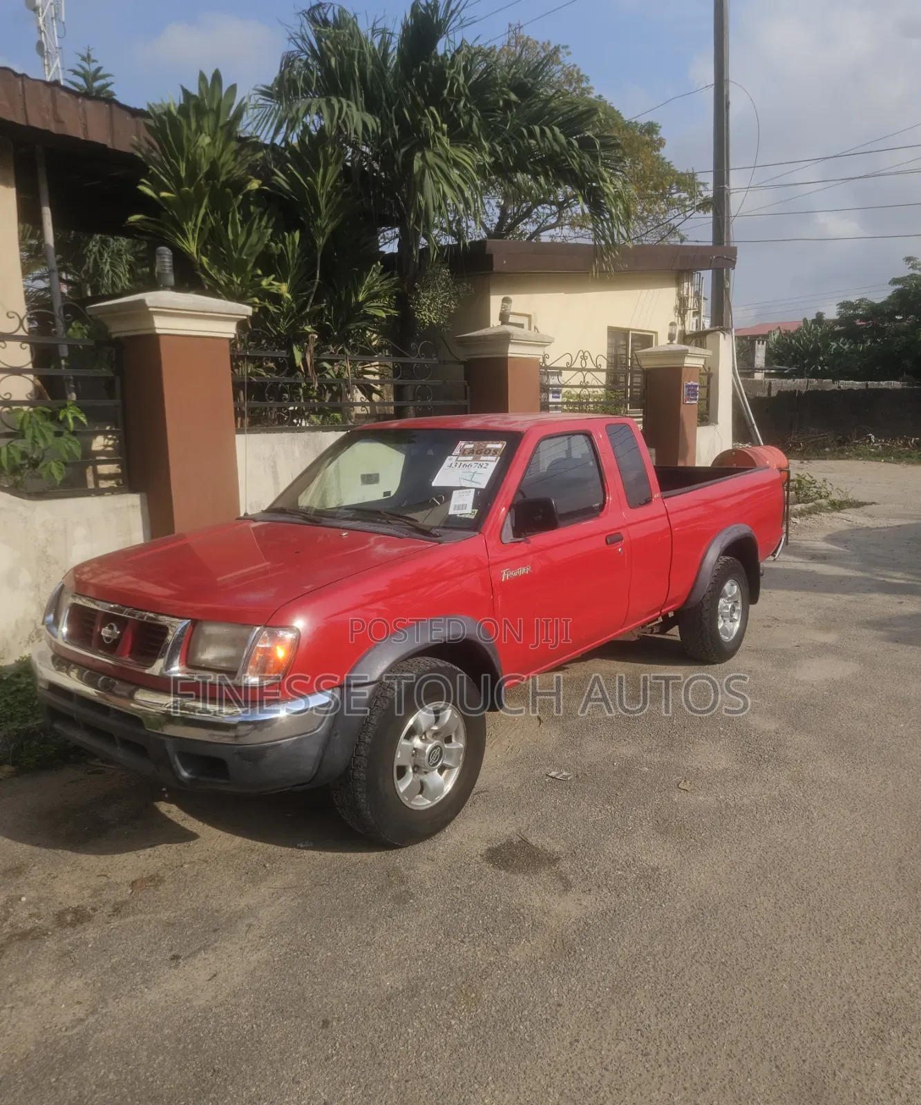 Nissan Frontier XE 4x2 King Cab 116.1 in. WB 2000 Red