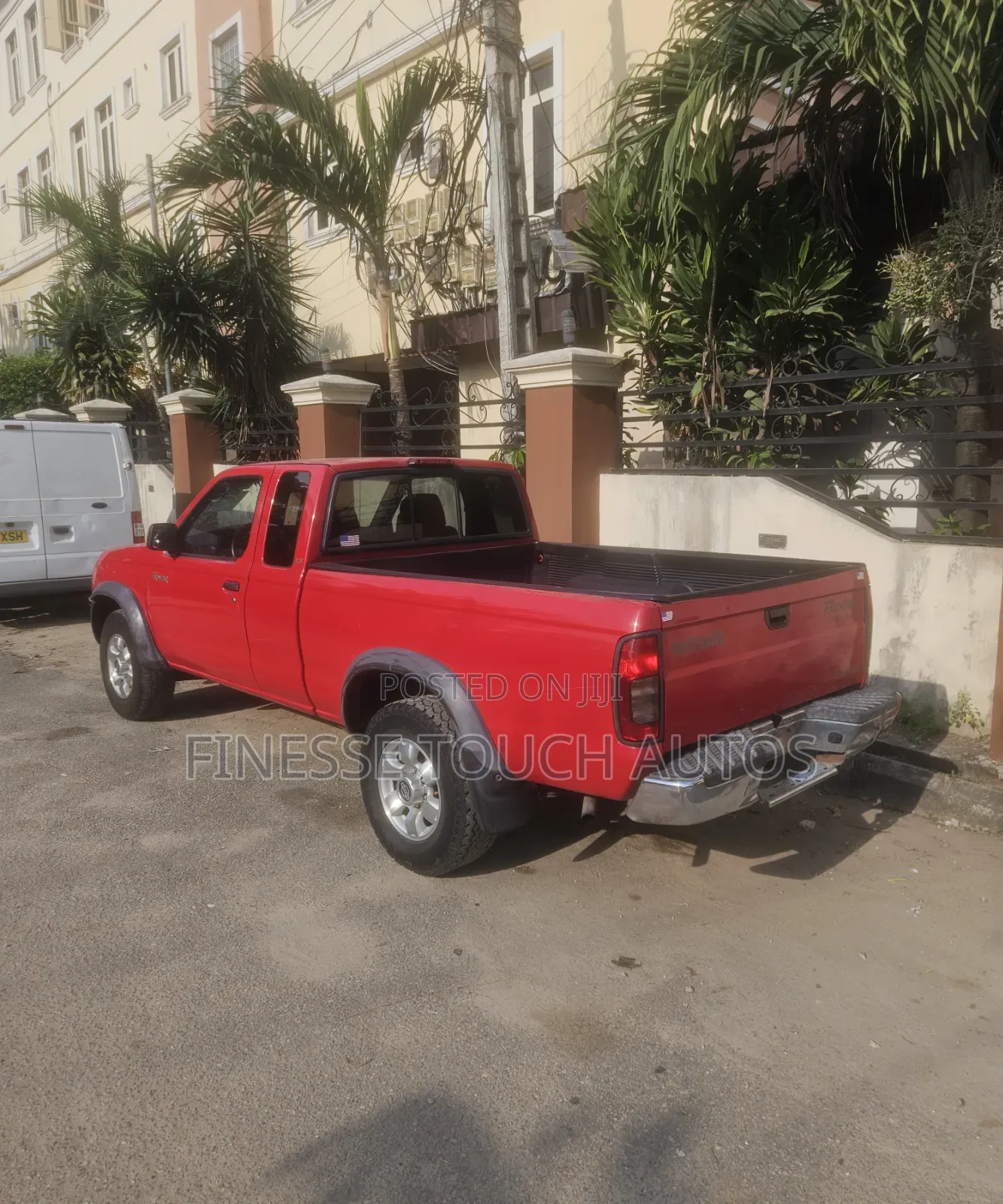 Nissan Frontier XE 4x2 King Cab 116.1 in. WB 2000 Red