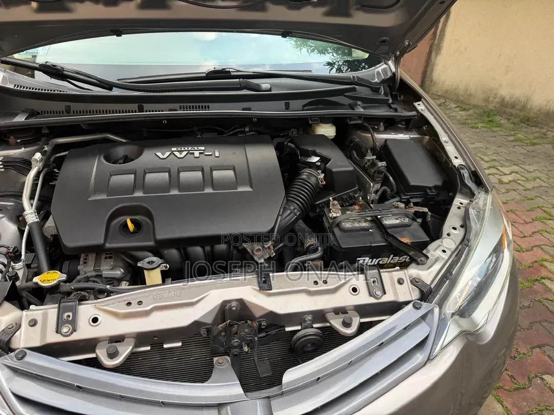 Toyota Corolla S 4dr Sedan (1.8L 4cyl CVT) 2016 Gold