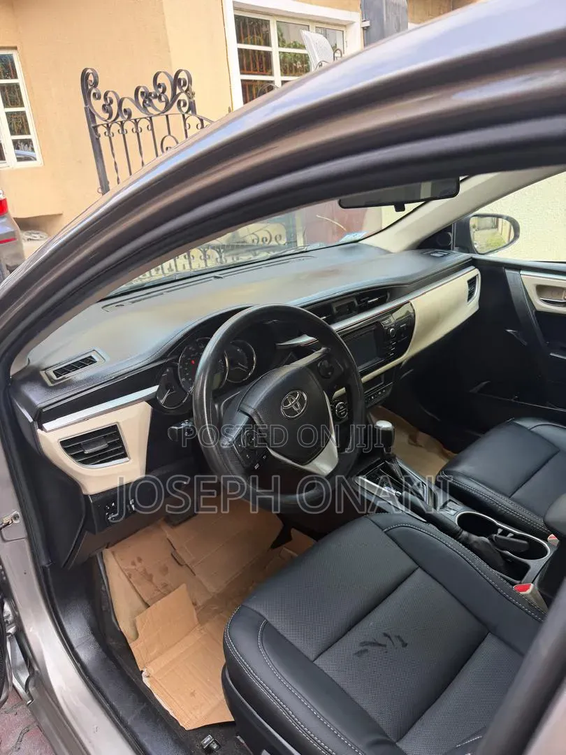 Toyota Corolla S 4dr Sedan (1.8L 4cyl CVT) 2016 Gold