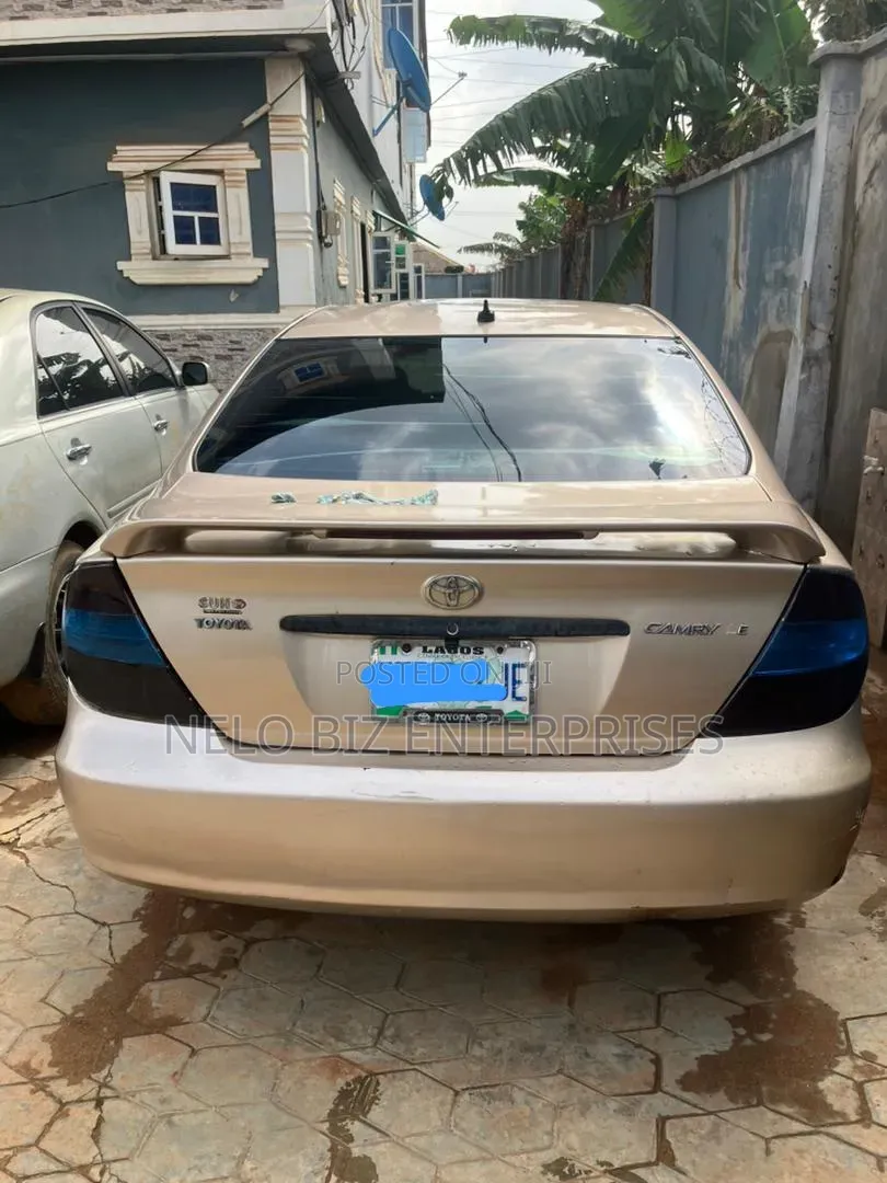 Toyota Camry LE 4dr Sedan (2.4L 4cyl 5M) 2003 Gold