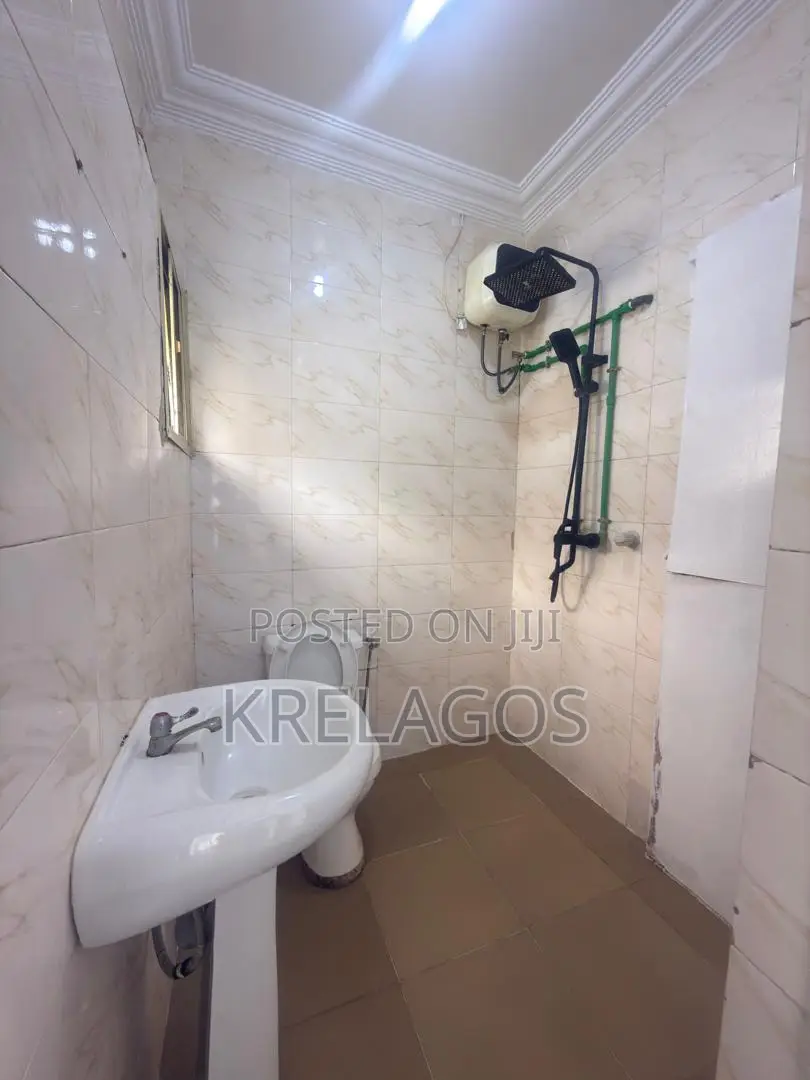 1bdrm Apartment in Lekki Phase 1 for rent