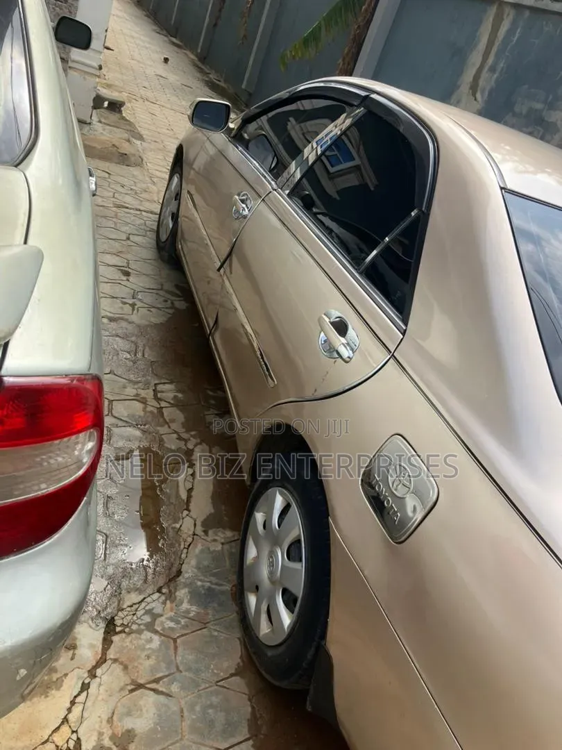 Toyota Camry LE 4dr Sedan (2.4L 4cyl 5M) 2003 Gold