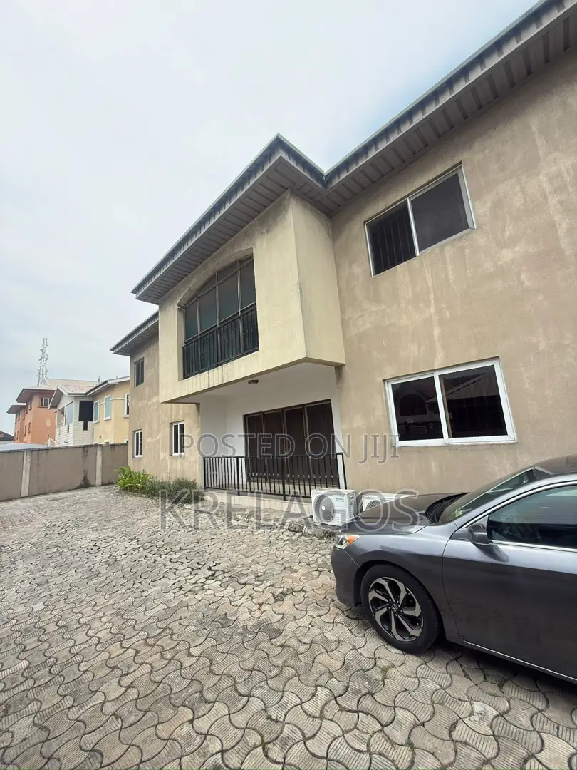 3bdrm Apartment in Lekki Phase 1 for rent