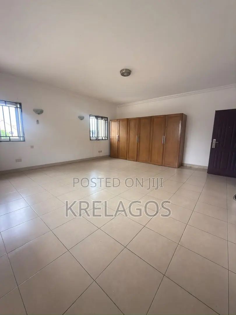 3bdrm Apartment in Lekki Phase 1 for rent