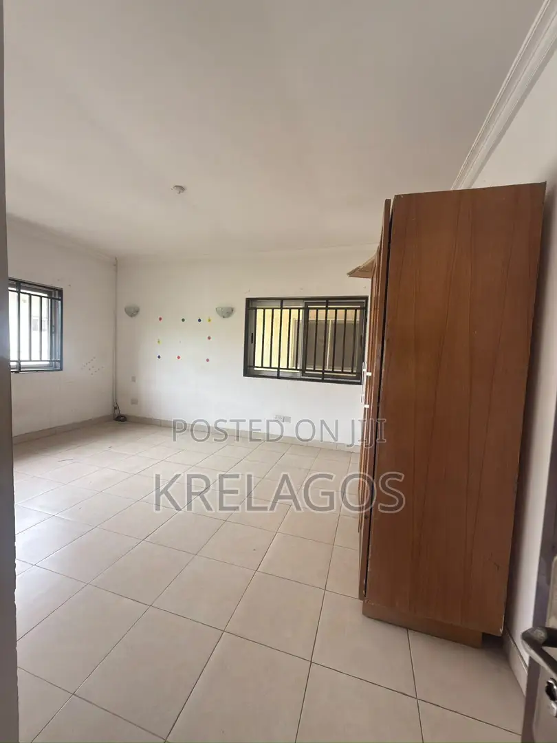 3bdrm Apartment in Lekki Phase 1 for rent