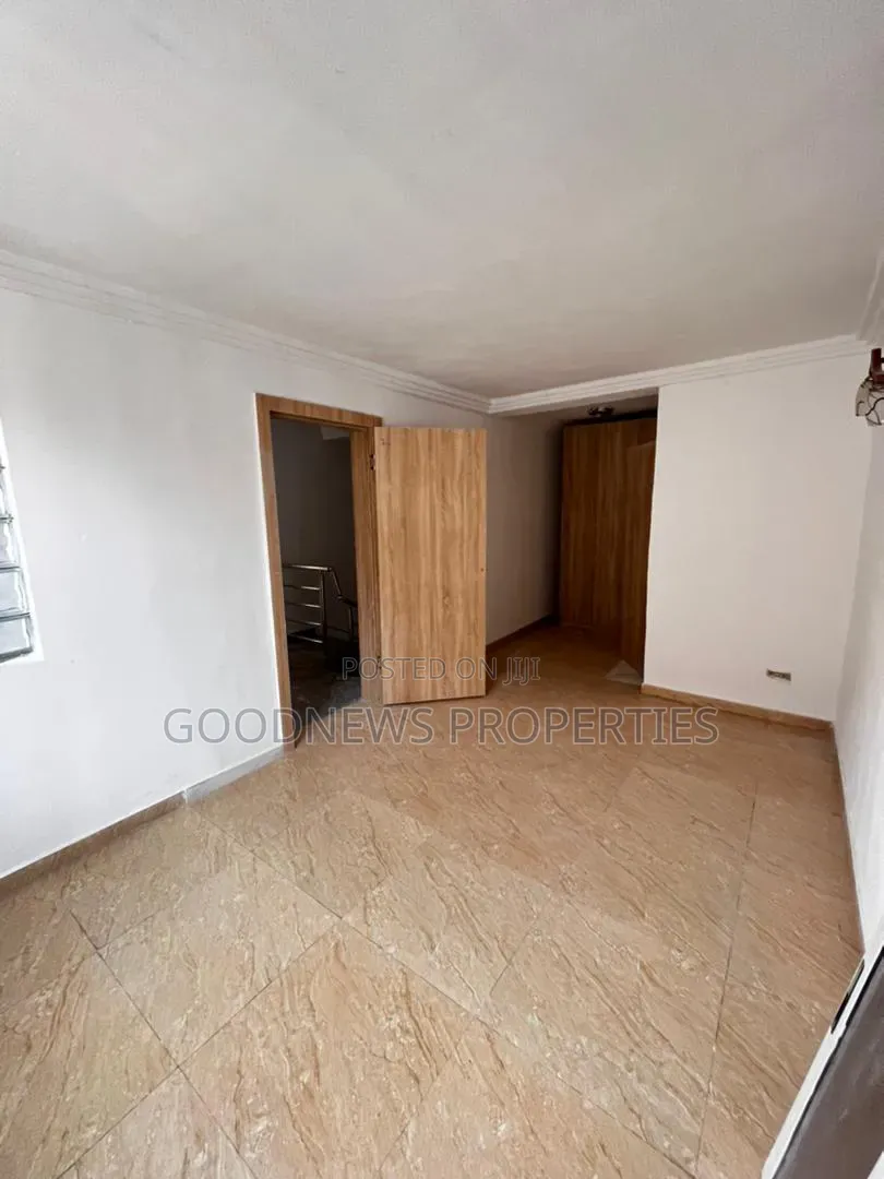 5bdrm Duplex in Chevron for sale