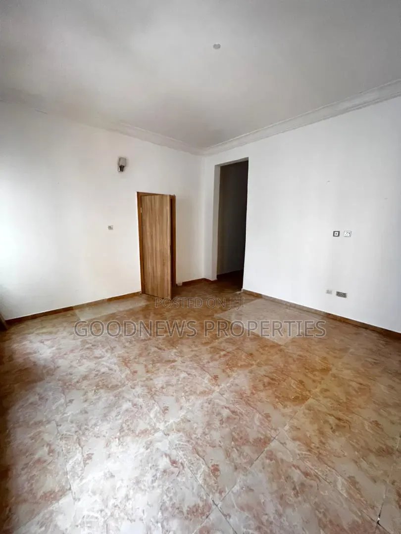 5bdrm Duplex in Chevron for sale