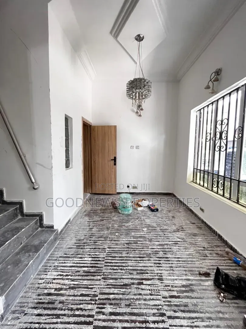 5bdrm Duplex in Chevron for sale