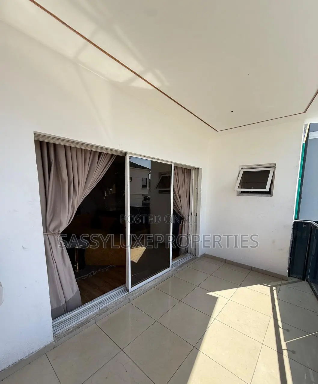 2 Bedroom Apartment With Gym Bathtub