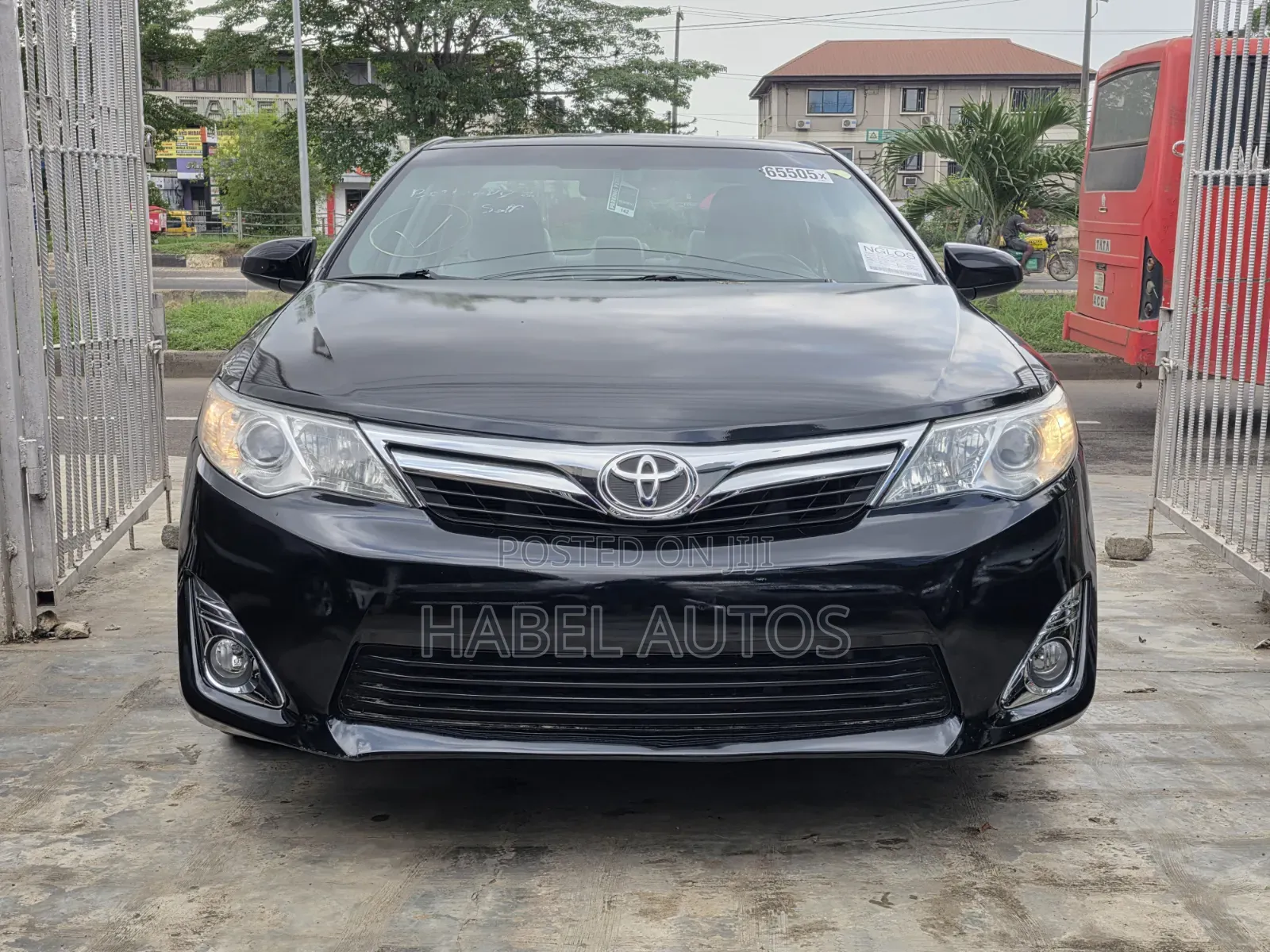 Toyota Camry XLE 4dr Sedan (2.5L 4cyl 6A) 2012 Black