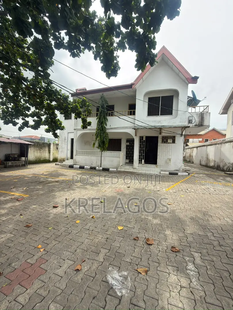 3bdrm Apartment in Lekki Phase 1 for rent