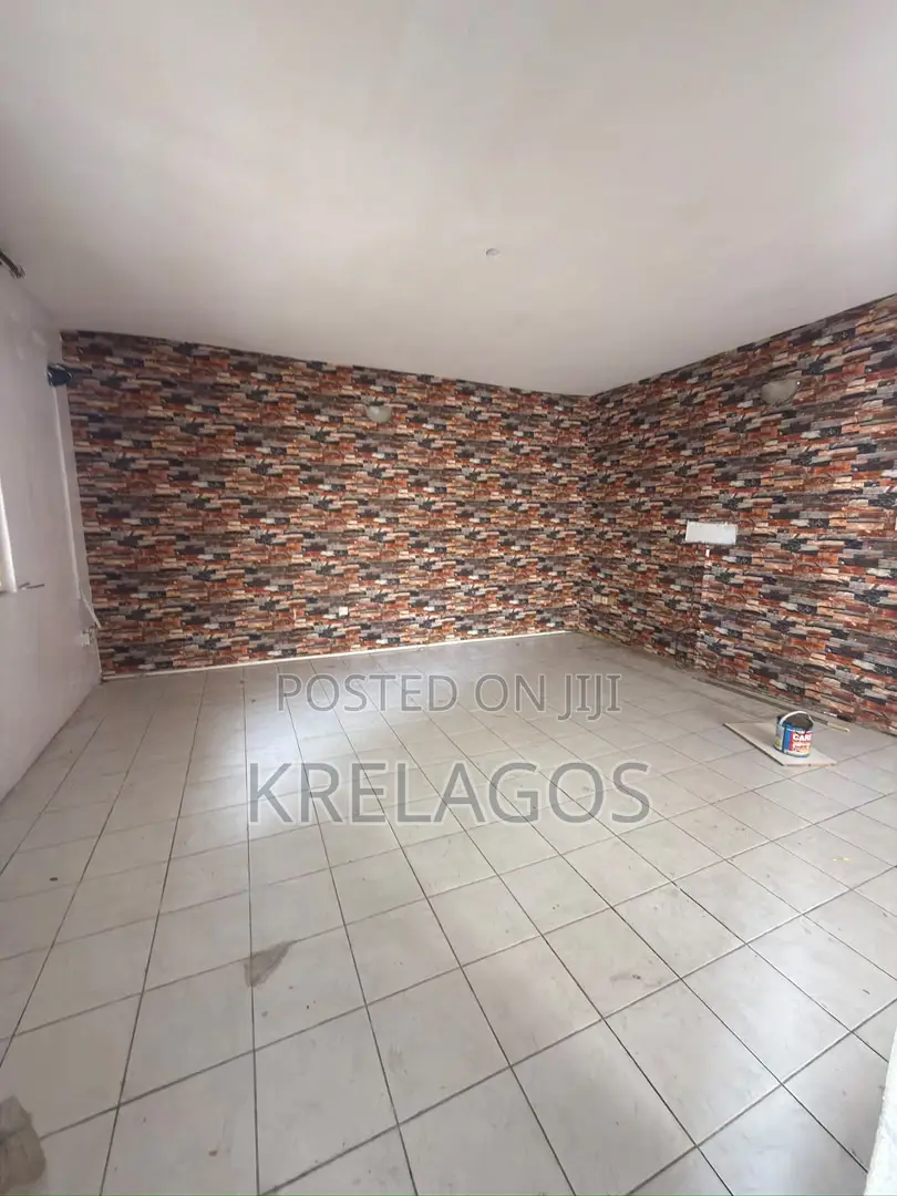 3bdrm Apartment in Lekki Phase 1 for rent