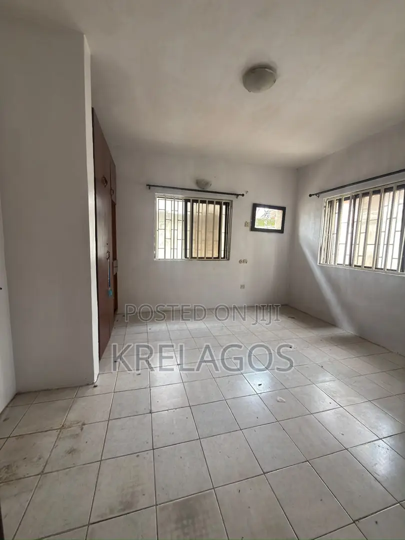 3bdrm Apartment in Lekki Phase 1 for rent