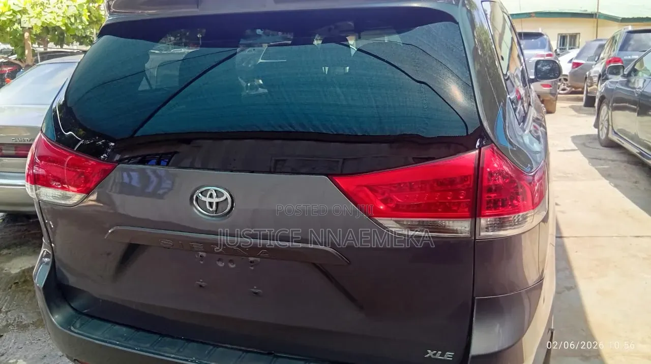 Toyota Sienna 2013 Gray