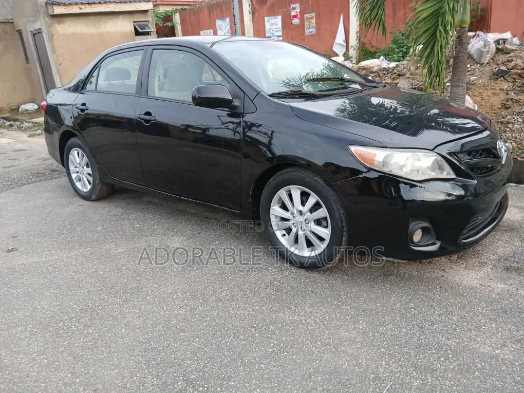 Toyota Corolla LE 4dr Sedan (1.8L 4cyl 4A) 2013 Black