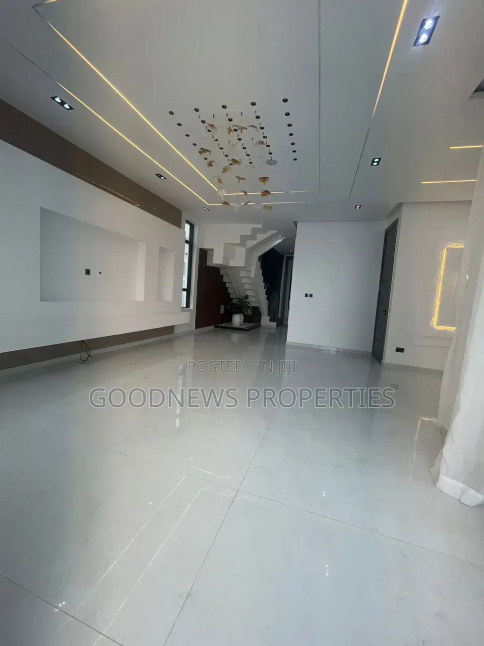 5bdrm Duplex in Chevron Toll Gate for sale