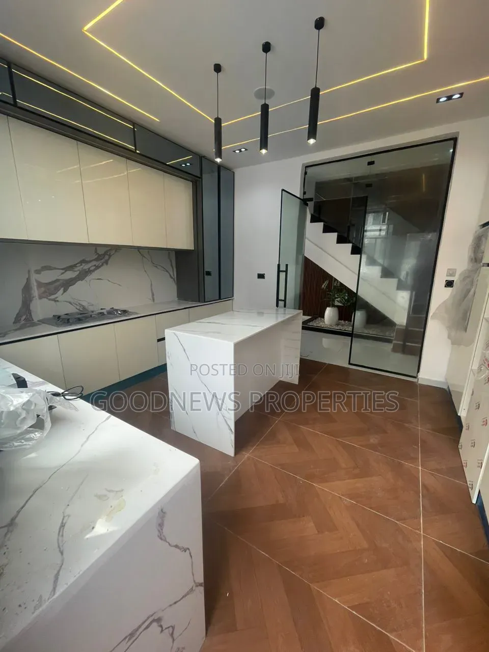 5bdrm Duplex in Chevron Toll Gate for sale