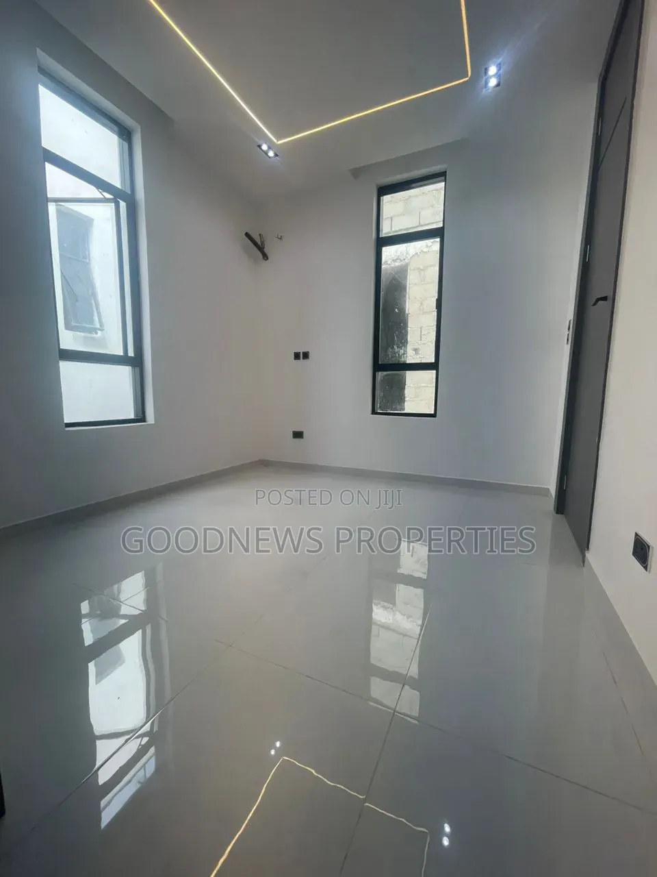 5bdrm Duplex in Chevron Toll Gate for sale