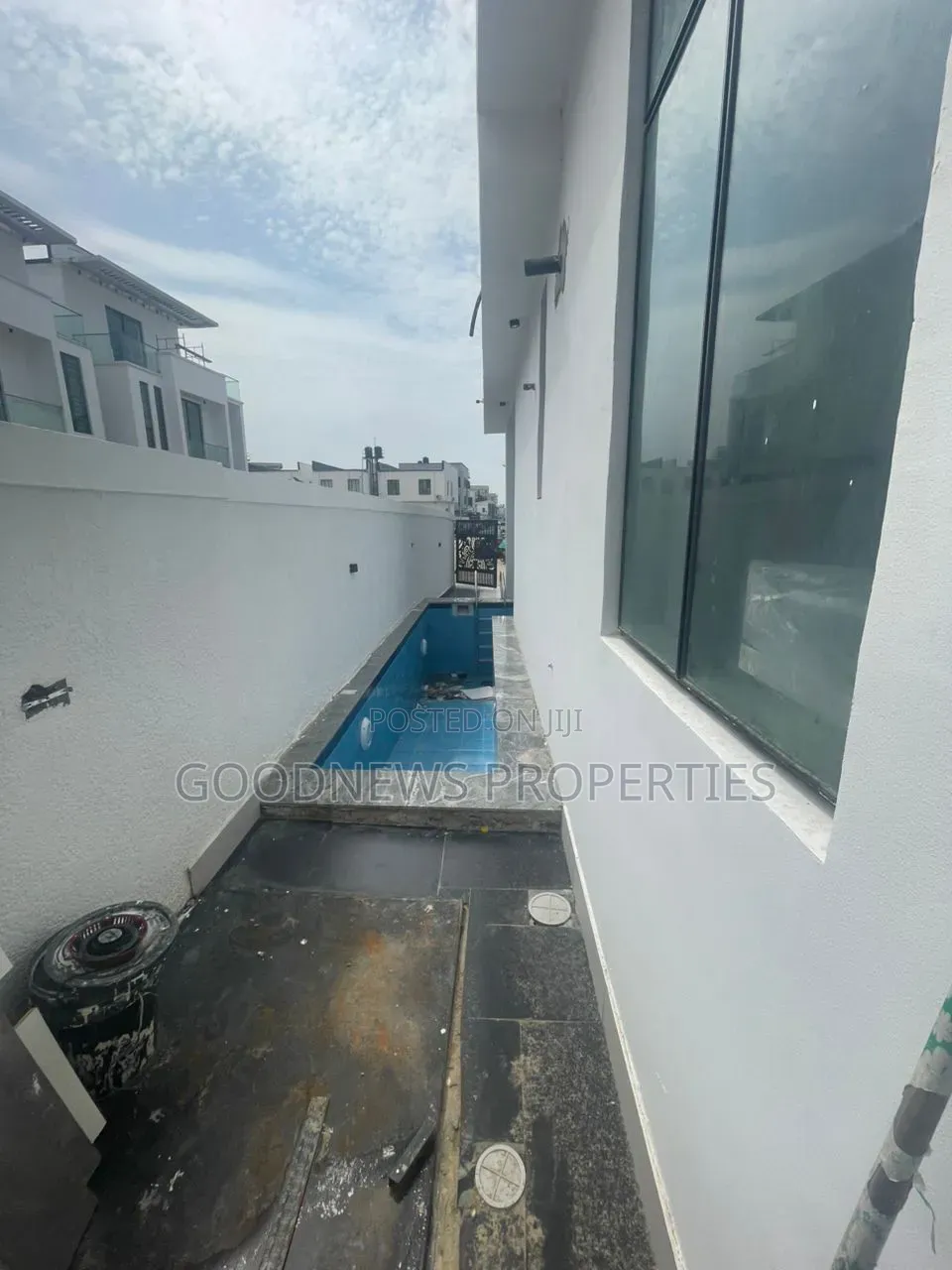 5bdrm Duplex in Chevron Toll Gate for sale