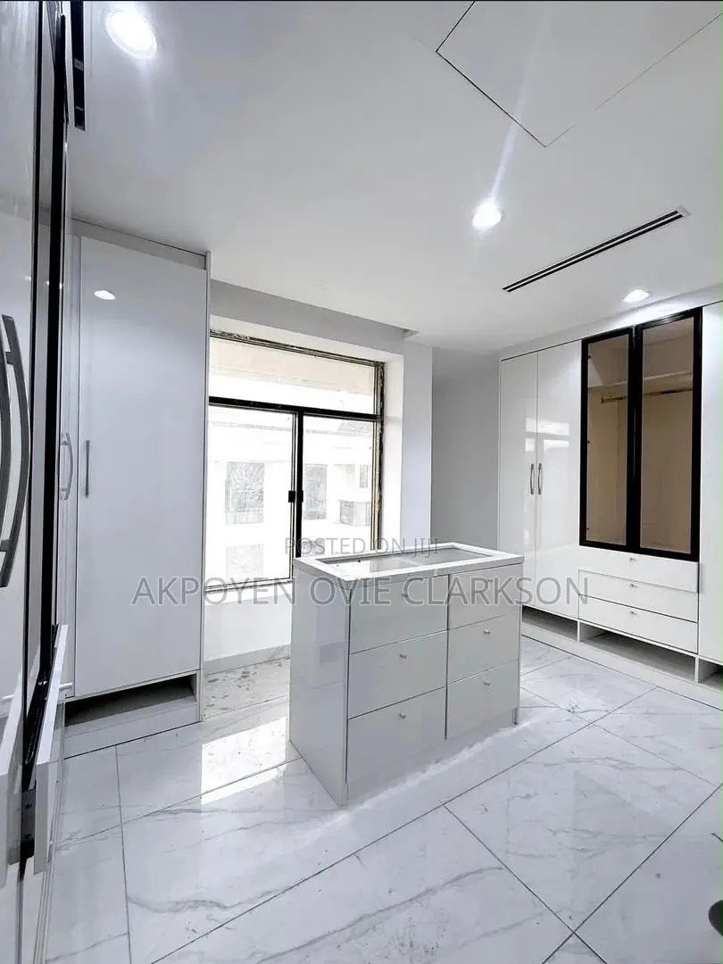 5bdrm Duplex in Guzape District for sale