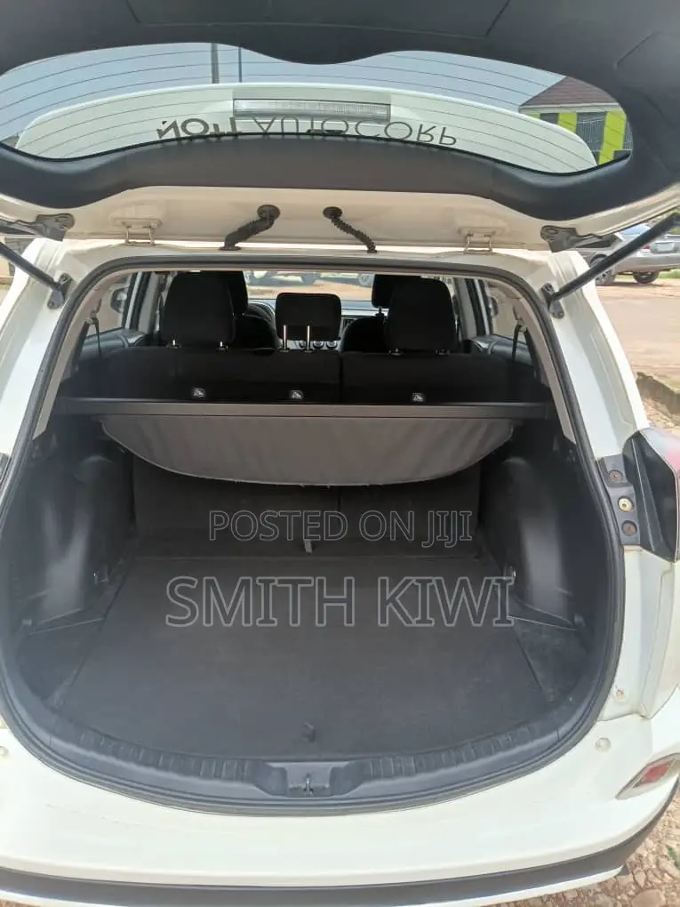 Toyota RAV4 Adventure 4dr SUV AWD (2.5L 4cyl 6A) 2018 White