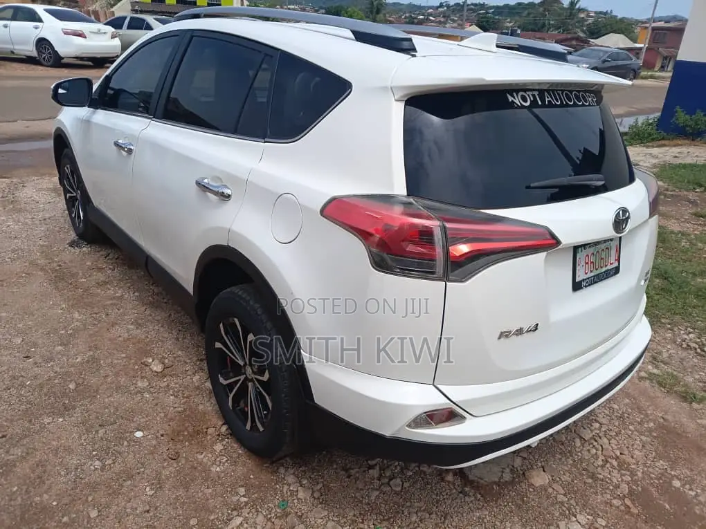 Toyota RAV4 Adventure 4dr SUV AWD (2.5L 4cyl 6A) 2018 White