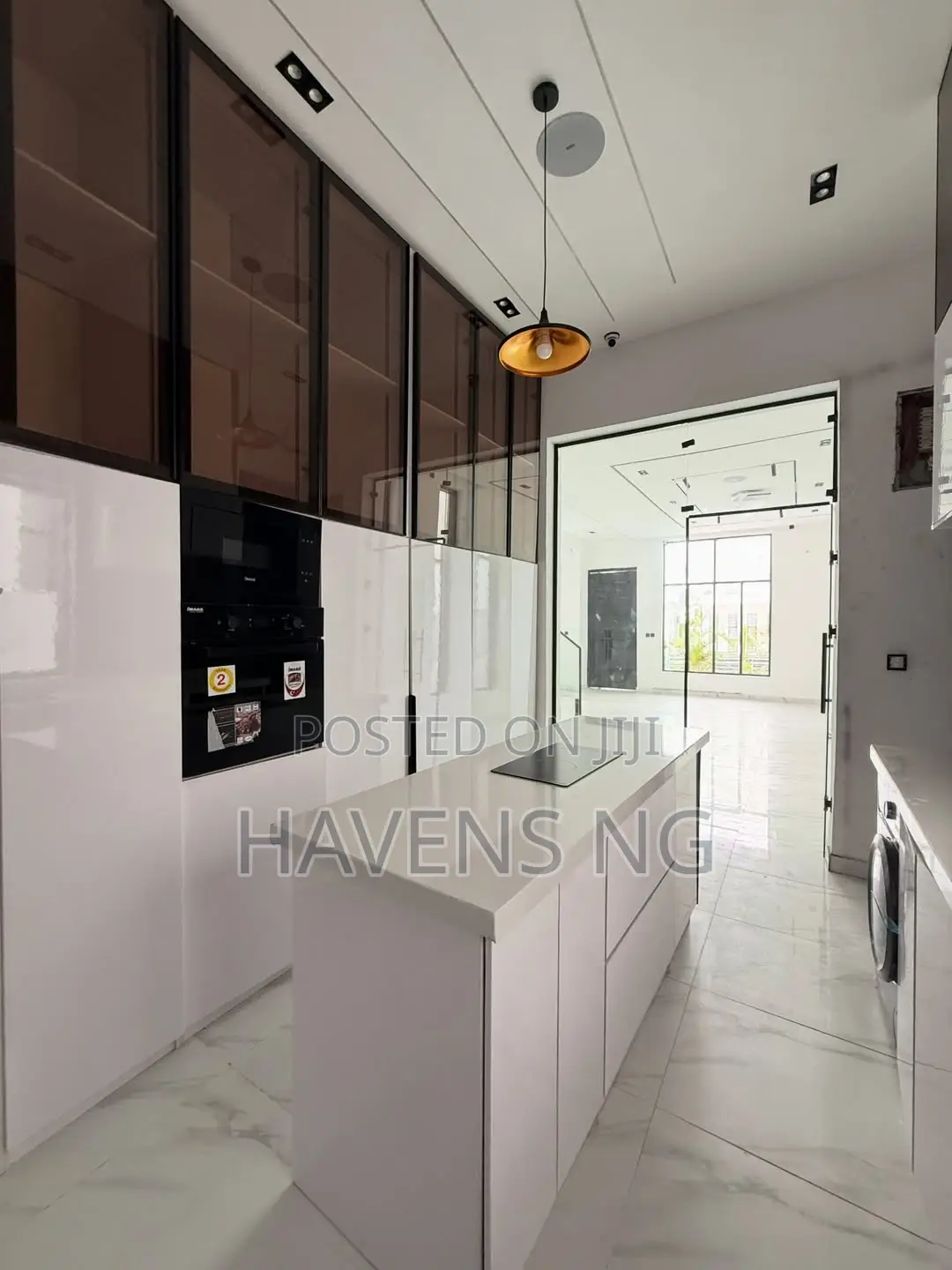 5bdrm Duplex in Chevron for sale