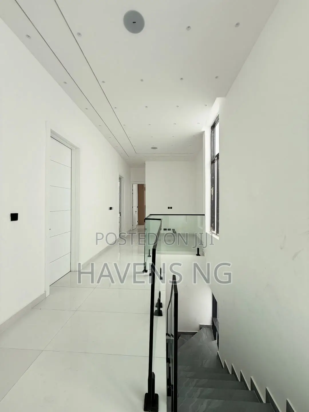 5bdrm Duplex in Chevron for sale
