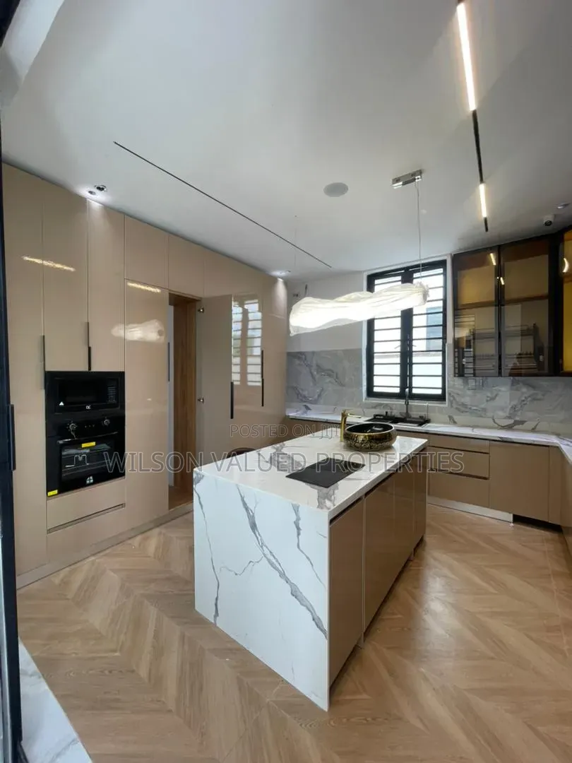 5bdrm Duplex in Wvp Homes, Lekki Phase 1 for sale