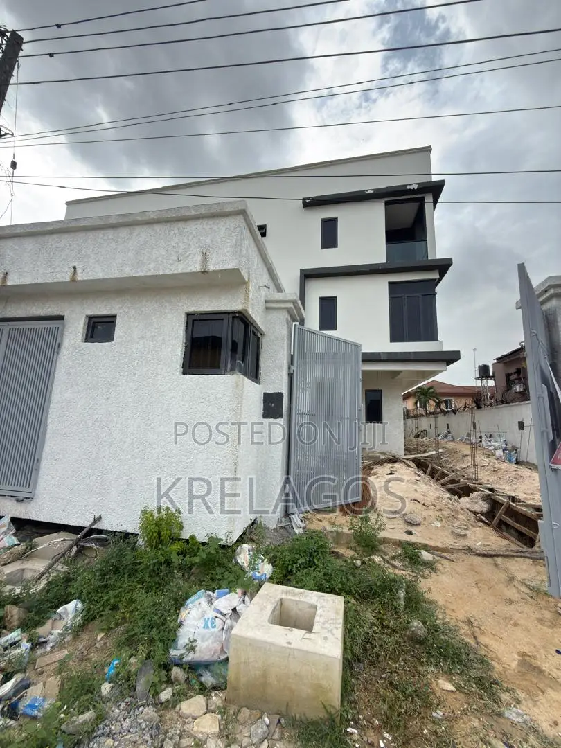 4bdrm Duplex in Lekki Phase 1 for rent