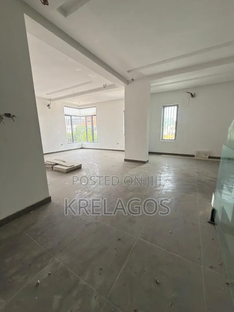 4bdrm Duplex in Lekki Phase 1 for rent