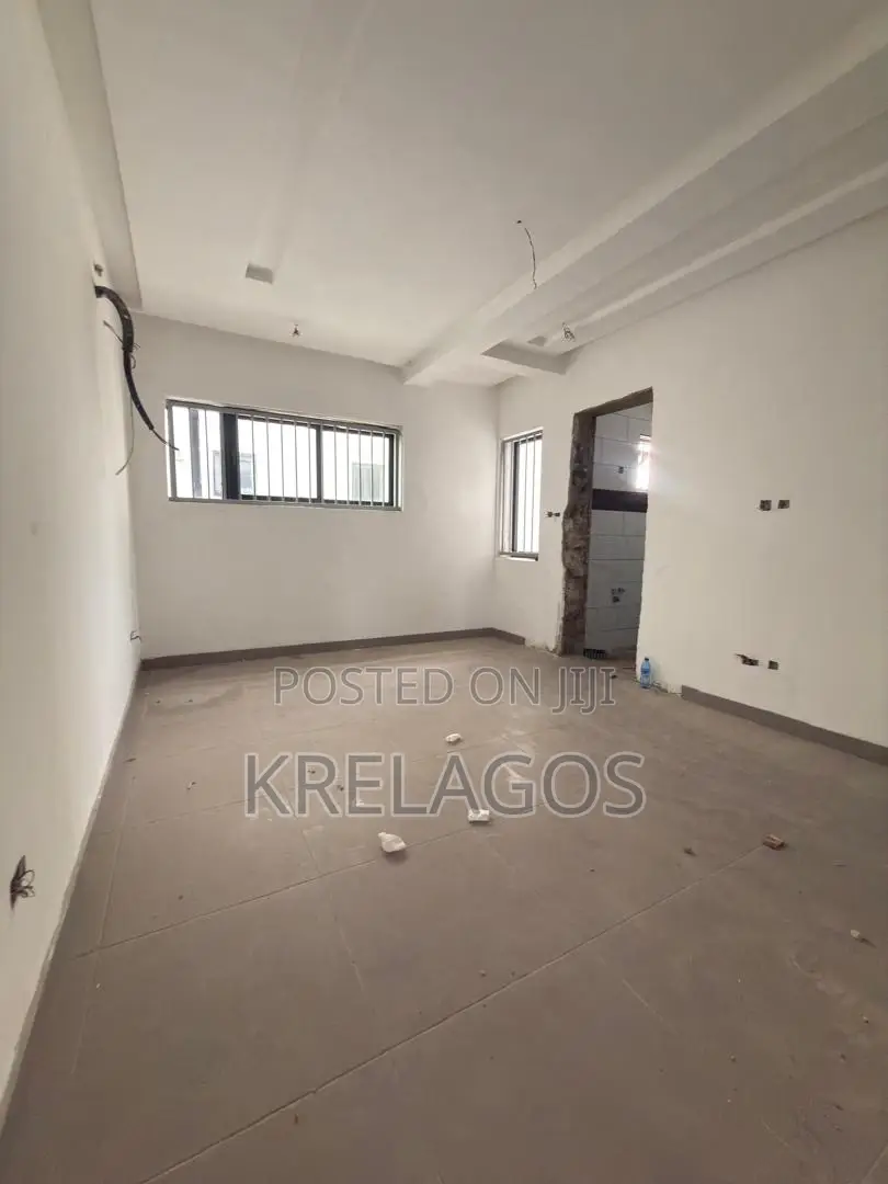 4bdrm Duplex in Lekki Phase 1 for rent