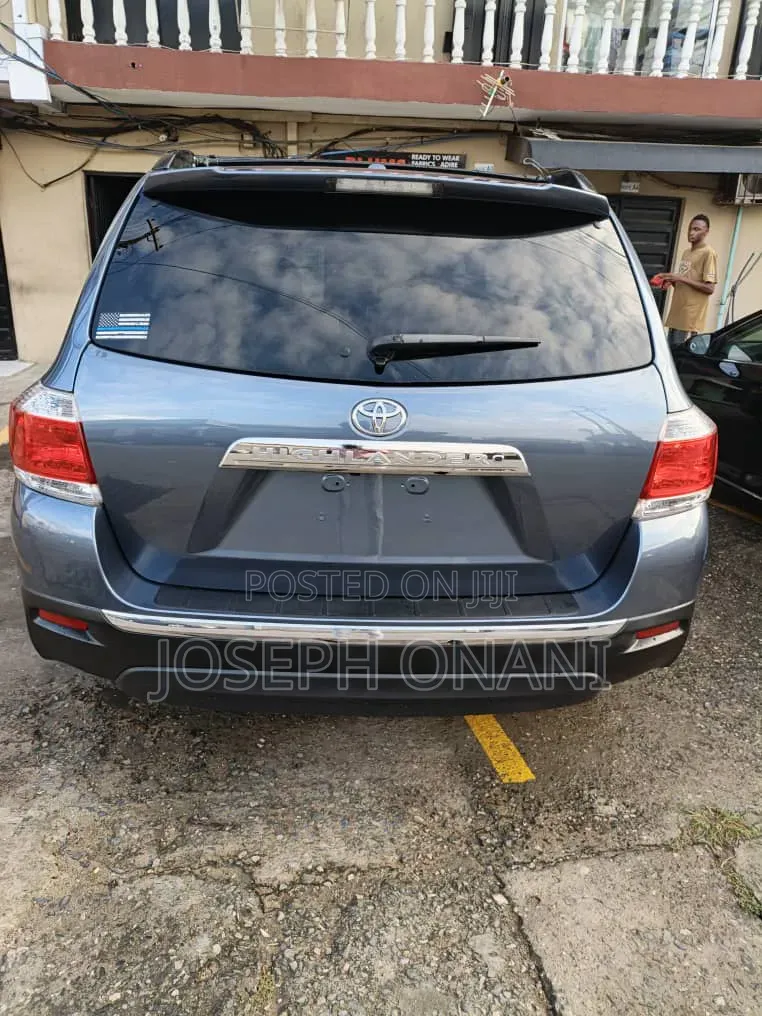 Toyota Highlander Limited 3.5l 4WD 2013 Blue