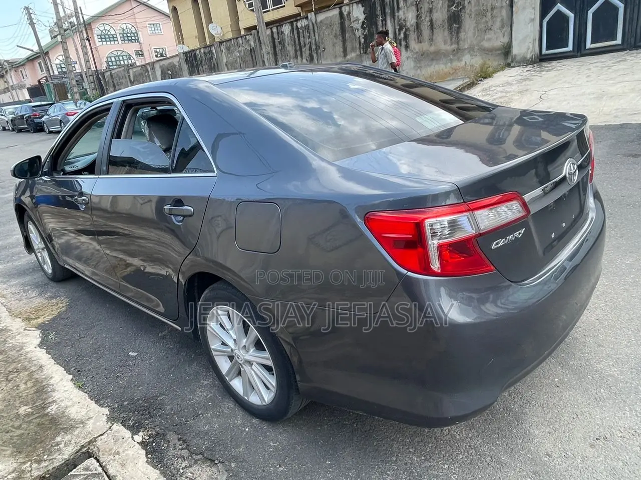 Toyota Camry XLE 4dr Sedan (2.5L 4cyl 6A) 2012 Gray