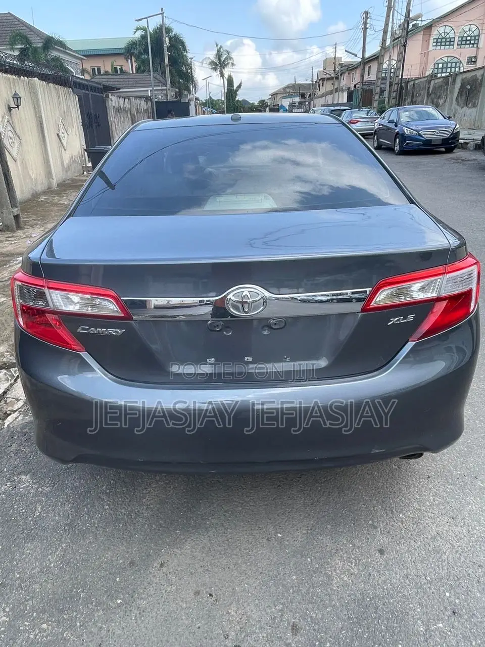 Toyota Camry XLE 4dr Sedan (2.5L 4cyl 6A) 2012 Gray